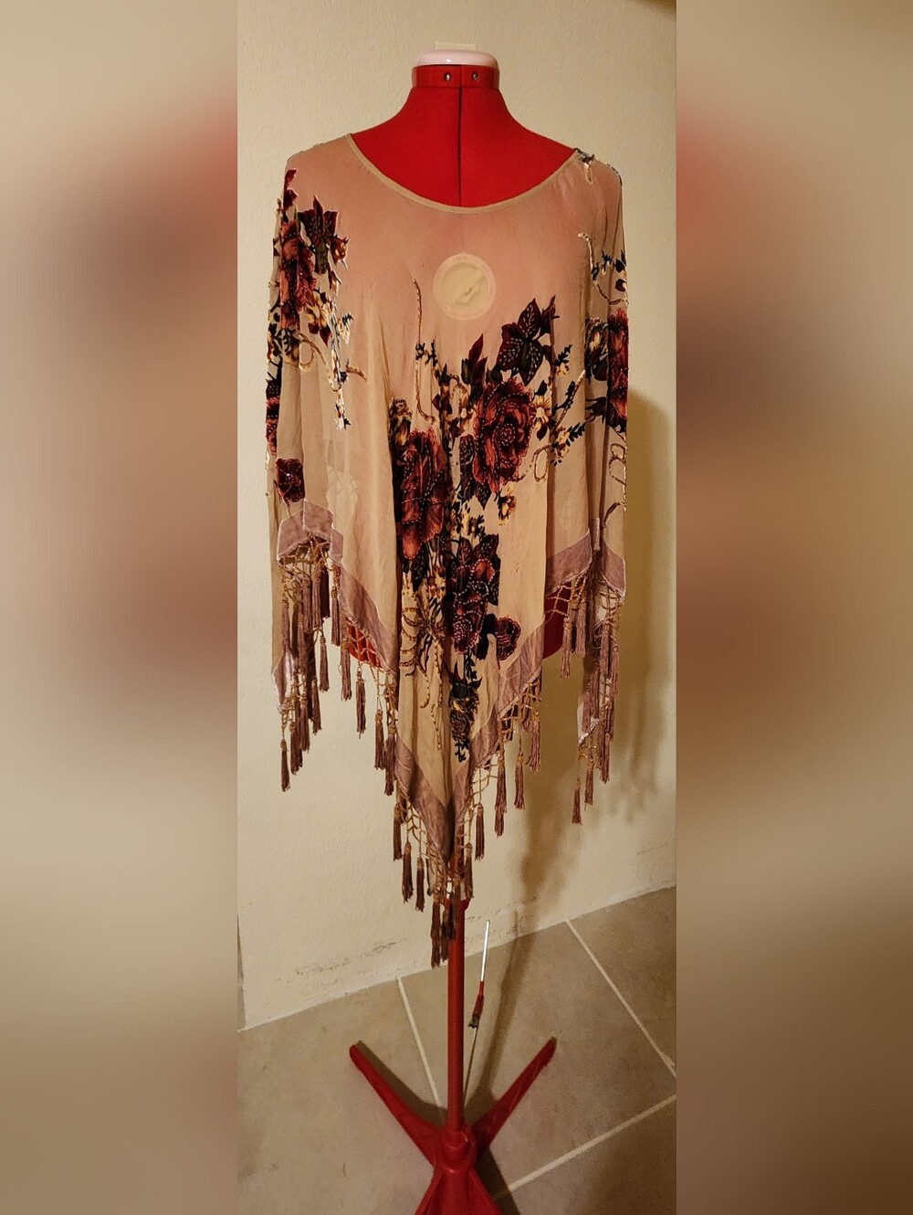 Vintage Caché NWT Burnout Velvet Floral Fringe Poncho Shawl Wrap - Picture 2 of 5